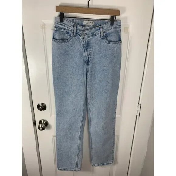 Abercrombie & Fitch The 90's Straight Ultra High Rise Denim Jeans Size 28/6R - Picture 1 of 2